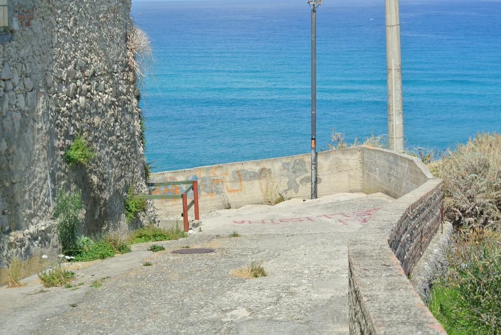 לינה וארוחת בוקר טרופאה La Perla Del Tirreno מראה חיצוני תמונה
